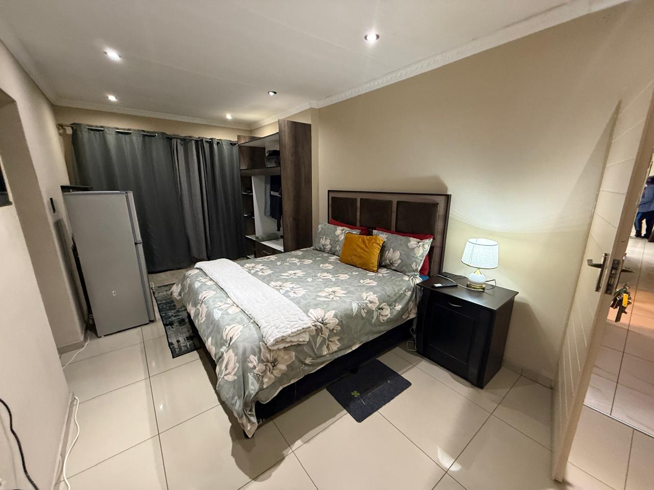En-suite bedroom at a Nelpro Business Guest House in Mpumalanga